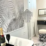 With Piano & Bathtub Am 13 Διαμέρισμα