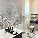 With Piano & Bathtub Am 13
