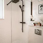 With Piano & Bathtub Am 13 *