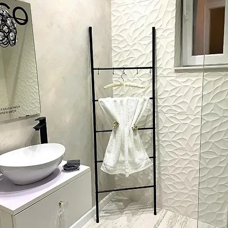 With Piano & Bathtub Am 13 شقة تيميشورا
