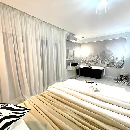 דירה With Piano & Bathtub Am 13 *