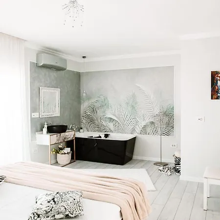 With Piano & Bathtub Am 13 شقة تيميشورا