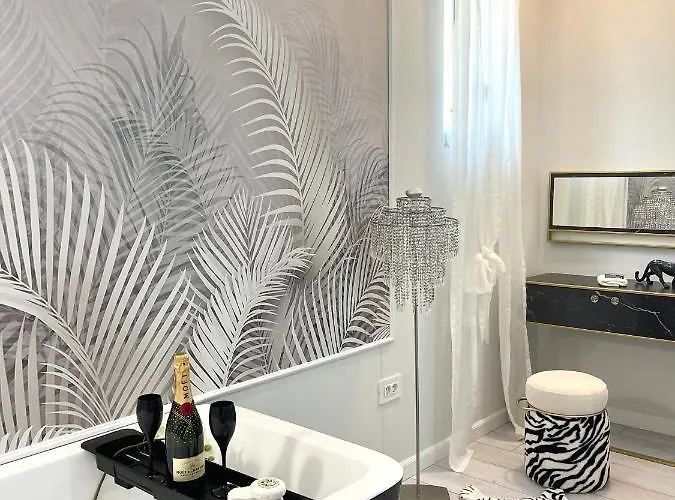 Am 13 With Piano & Bathtub