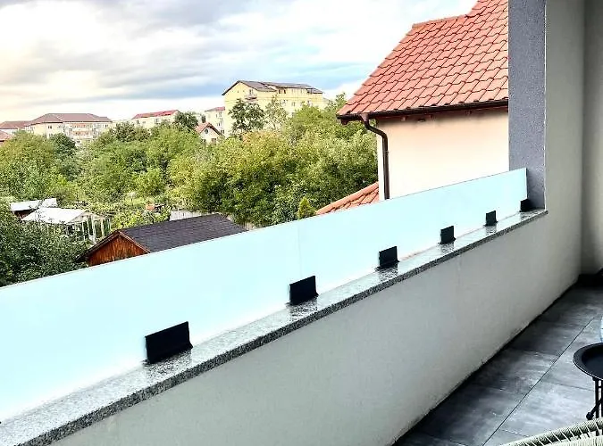 Am 13 With Piano & Bathtub Apartment