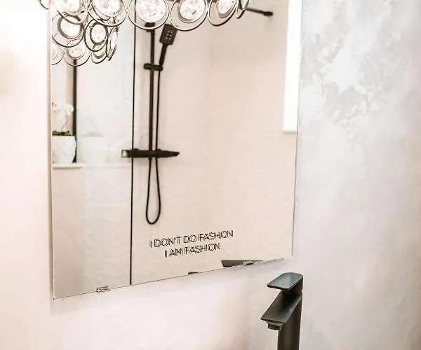 Am 13 With Piano & Bathtub Apartment *