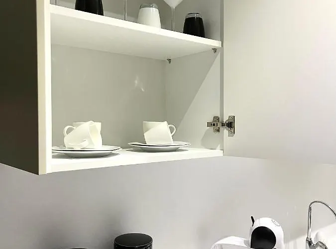 Apartment Am 13 With Piano & Bathtub *