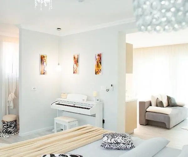 Am 13 With Piano & Bathtub Апартаменти